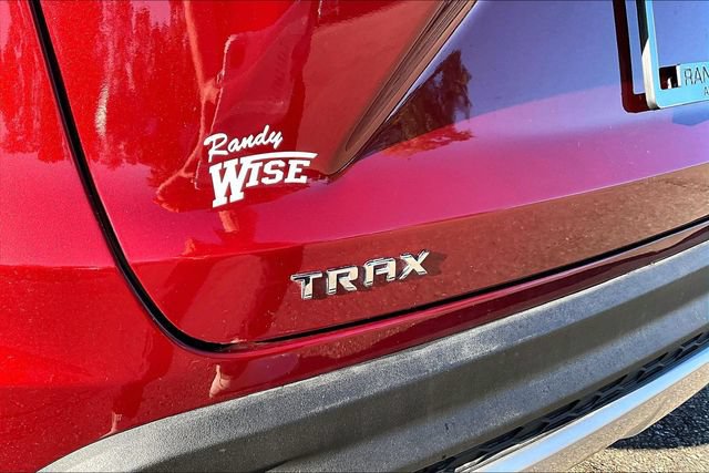 Used 2025 Chevrolet Trax LT FWD image 8