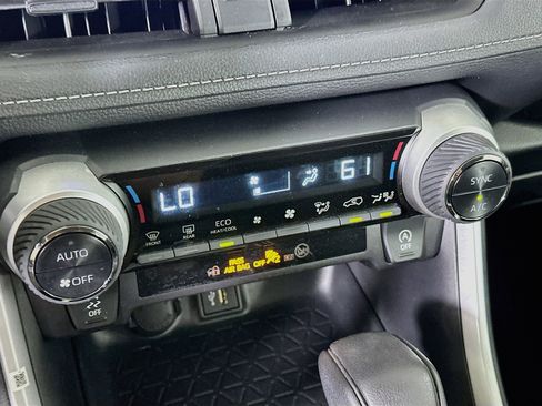 Used 2025 Toyota RAV4 XLE FWD image 24