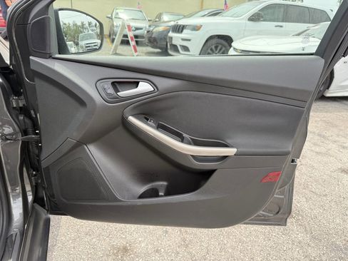 Used 2015 Ford Focus Titanium FWD image 25