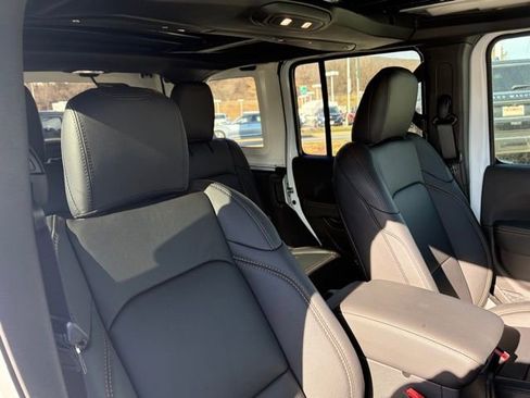New 2026 Jeep Wrangler Unlimited Sahara AWD/4WD image 32
