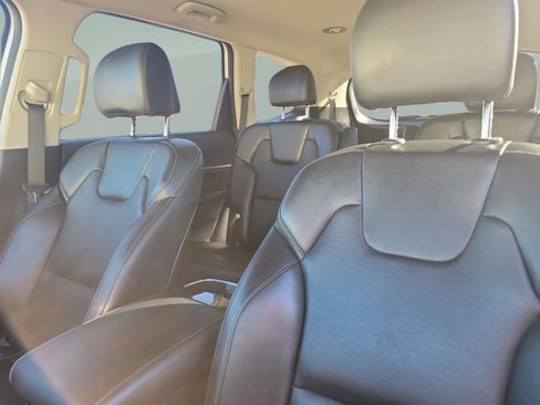 Used 2023 Kia Telluride S image 16