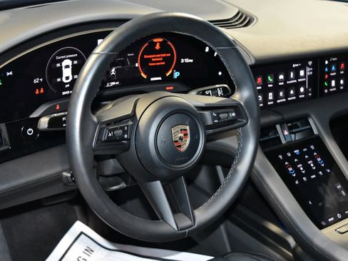 Used 2023 Porsche Taycan image 5