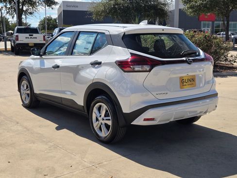 New 2025 Nissan Kicks Play S image 5
