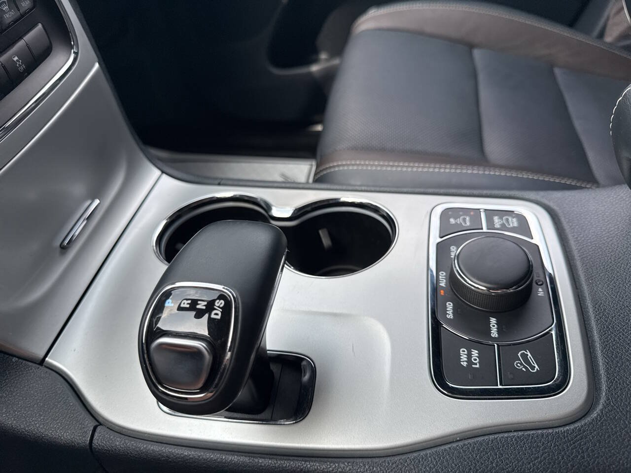 Used 2014 Jeep Grand Cherokee Overland w/ Advanced Technology Group AWD/4WD image 32