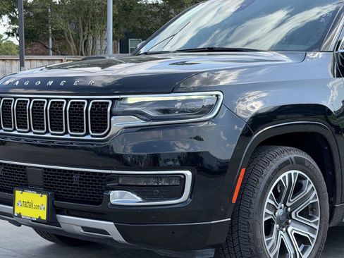 Used 2024 Jeep Wagoneer L Series II w/ Flexible Seating Group RWD image 9