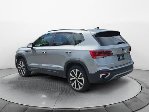 Used 2024 Volkswagen Taos SE FWD image 3