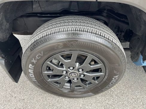 Used 2025 Toyota 4Runner SR5 AWD/4WD image 18
