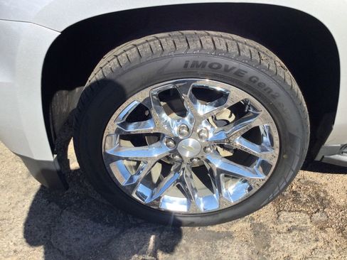 Used 2017 Chevrolet Suburban LT image 21