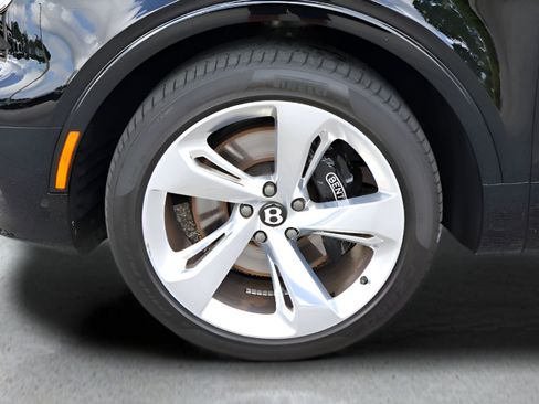 Used 2024 Bentley Bentayga Extended Wheelbase AWD/4WD image 6