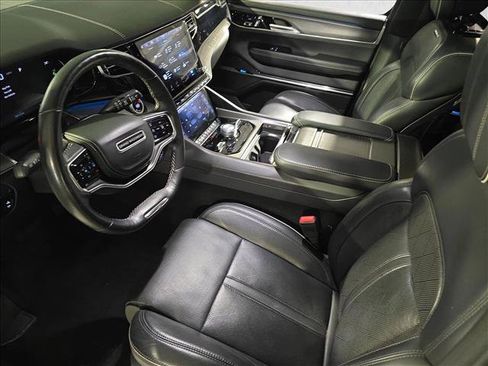 Used 2022 Jeep Grand Wagoneer Series II AWD/4WD image 17