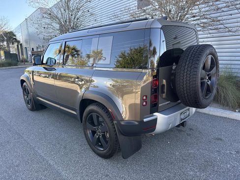 Certified 2022 Land Rover Defender 110 SE image 3