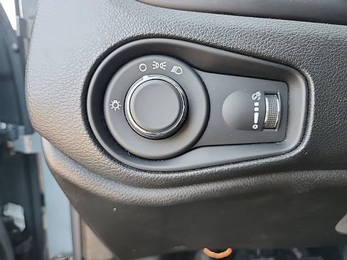 Used 2017 Jeep Renegade Sport w/ Power & Air Group AWD/4WD image 23