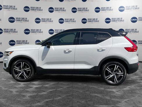 Used 2022 Volvo XC40 T5 R-Design AWD/4WD image 2