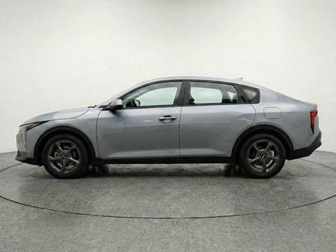 Used 2025 Kia K4 LXS image 5