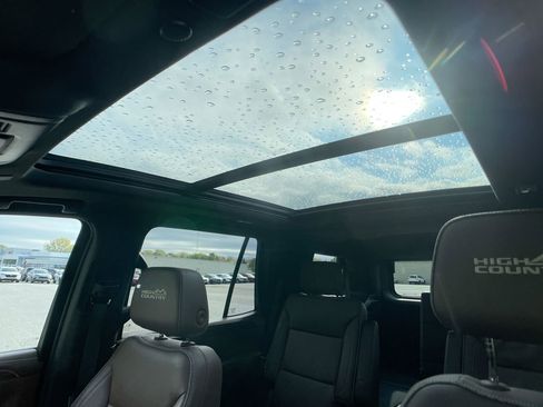 Used 2021 Chevrolet Tahoe High Country w/ Premium Package image 23