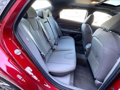 Used 2025 Hyundai Elantra SEL image 26