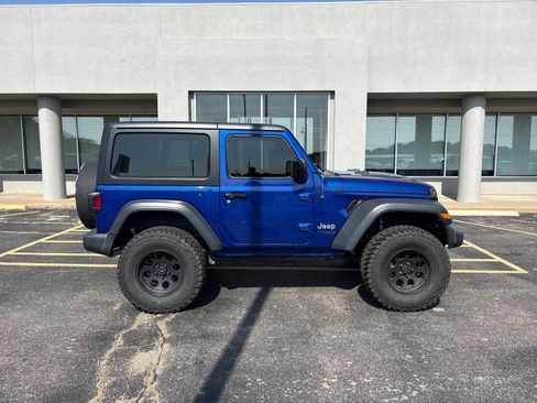 Used 2019 Jeep Wrangler Sport AWD/4WD image 4