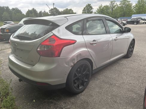 Used 2014 Ford Focus SE w/ Equipment Group 201A FWD image 3
