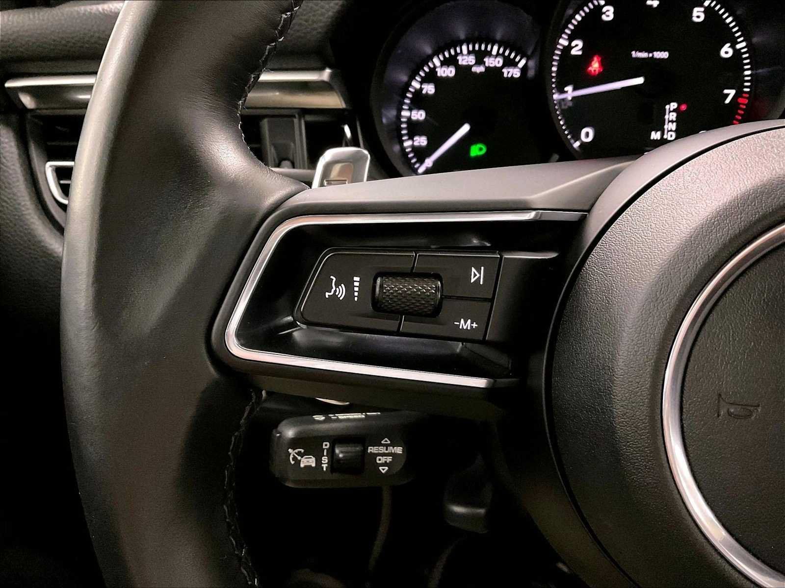 Certified 2023 Porsche Macan AWD/4WD image 27