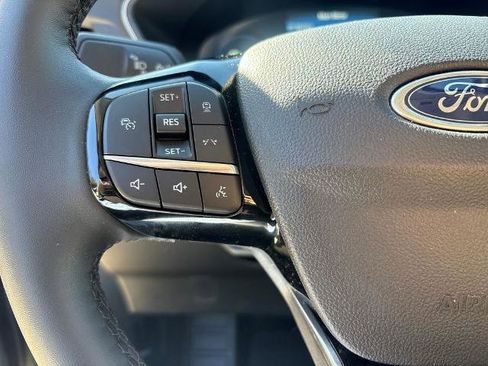 Certified 2025 Ford Escape Platinum w/ Premium Technology Package image 18