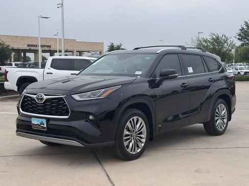 New 2026 Toyota Highlander Platinum AWD/4WD image 8
