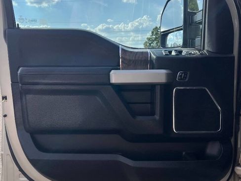 Used 2017 Ford F250 Lariat w/ Lariat Ultimate Package AWD/4WD image 12