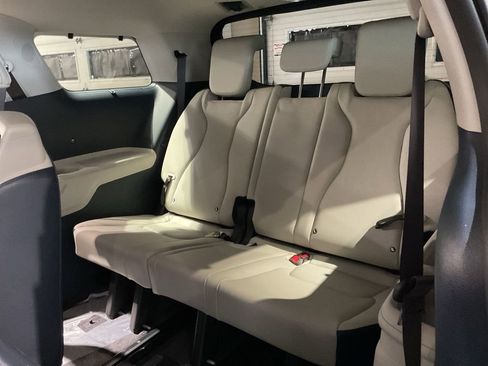 New 2026 Kia Carnival EX FWD image 20
