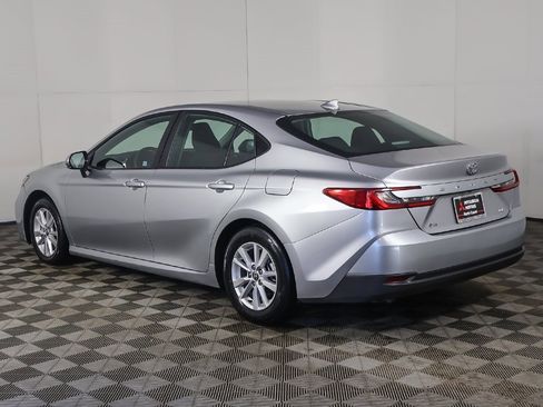 Used 2025 Toyota Camry LE image 7