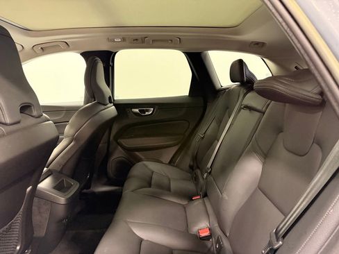Used 2023 Volvo XC60 B5 Plus image 11