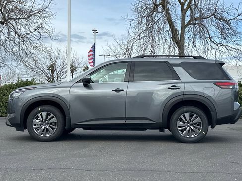 New 2025 Nissan Pathfinder SV image 7