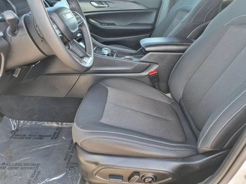 Used 2024 Jeep Grand Cherokee L Laredo AWD/4WD image 9