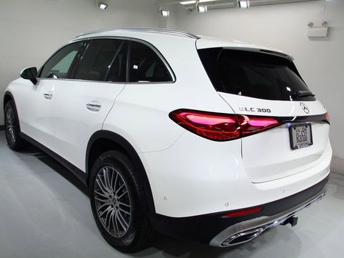 Certified 2025 Mercedes-Benz GLC 300 4MATIC image 2