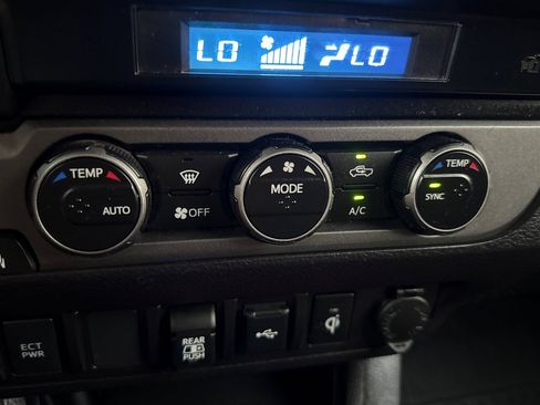 Used 2021 Toyota Tacoma TRD Off-Road AWD/4WD image 25