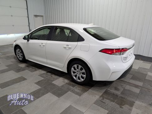 Used 2025 Toyota Corolla LE image 2
