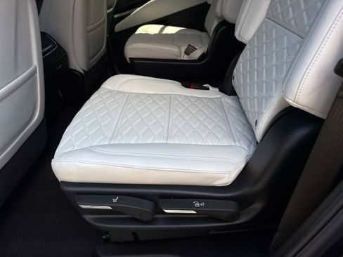 Used 2026 Cadillac Escalade Platinum Sport w/ LPO, ONYX Package AWD/4WD image 34