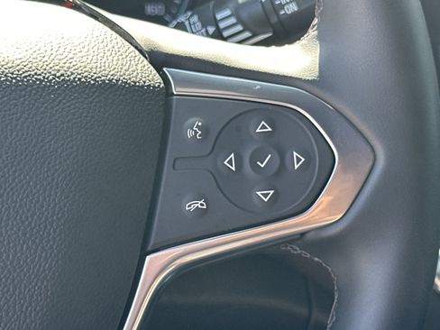 Used 2023 Chevrolet Traverse LT FWD image 27