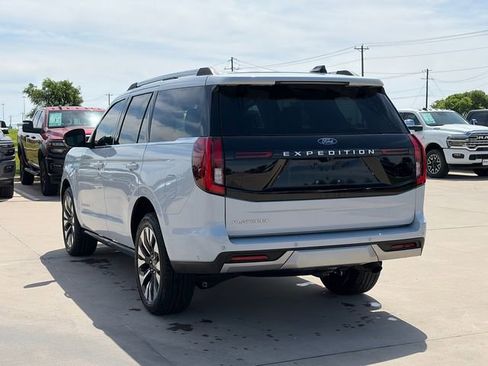Used 2025 Ford Expedition Platinum w/ Driver's Package AWD/4WD image 7