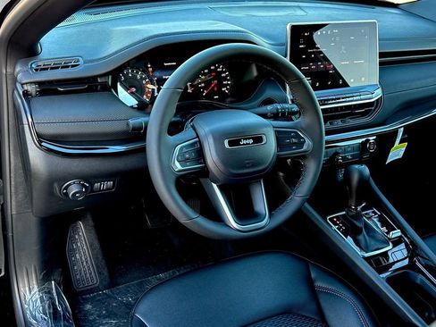 New 2026 Jeep Compass Altitude image 13