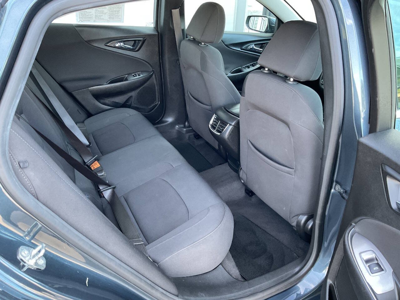 Used 2020 Chevrolet Malibu LT FWD image 35
