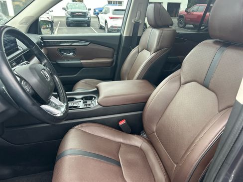 Used 2023 Honda Pilot Elite image 3