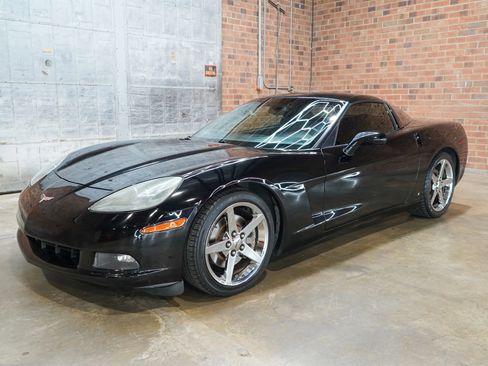 Used 2007 Chevrolet Corvette Coupe w/ Preferred Equipment Group RWD image 6