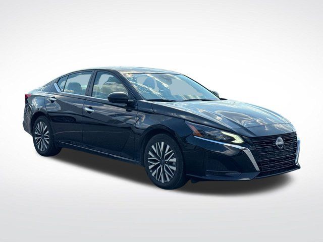 Used 2025 Nissan Altima 2.5 SV FWD image 9
