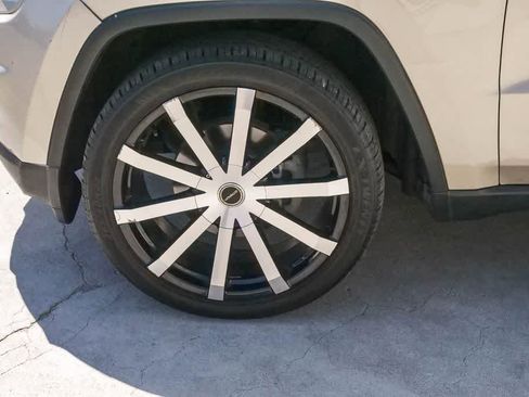 Used 2014 Jeep Grand Cherokee Limited w/ Luxury Group II AWD/4WD image 5