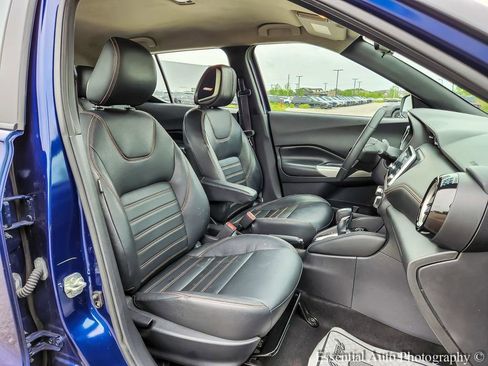 Used 2019 Nissan Kicks SR w/ SR Premium Package FWD image 30
