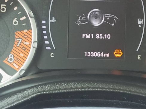 Used 2020 Jeep Renegade Latitude FWD image 25