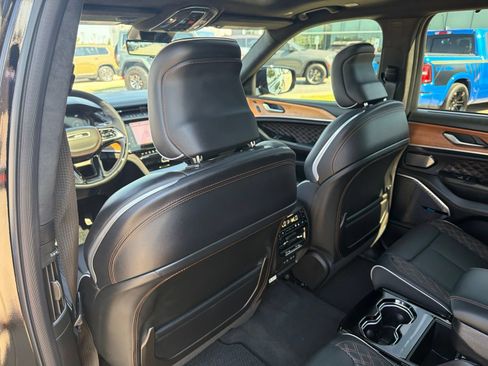 Used 2026 Jeep Grand Cherokee L Summit w/ Obsidian Package AWD/4WD image 17