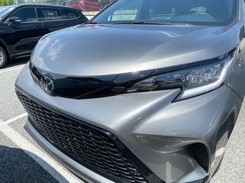 Used 2026 Toyota Sienna XSE FWD image 19