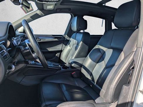 Used 2021 Porsche Macan image 16