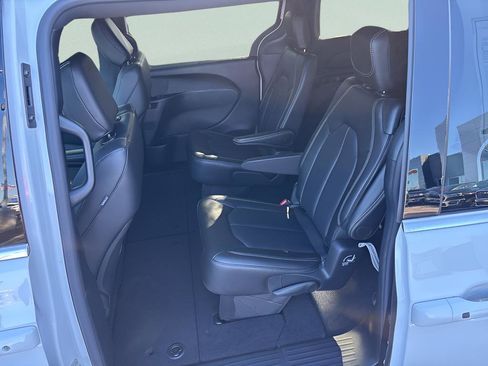 New 2026 Chrysler Pacifica Select image 29