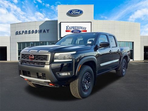 Used 2025 Nissan Frontier PRO-4X w/ Pro Convenience Package image 2